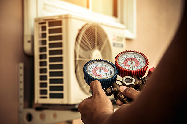 Professional Ac Installation technician working in Kintnersville, PA